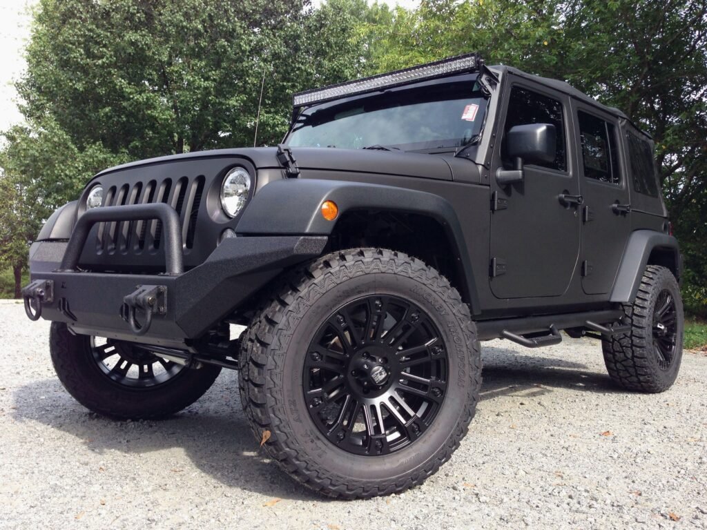 Before and after comparison of Jeep fender wrap, demonstrating how you can wrap Jeep fenders for a sleek finish.