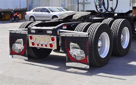 Truck with dual splash guard